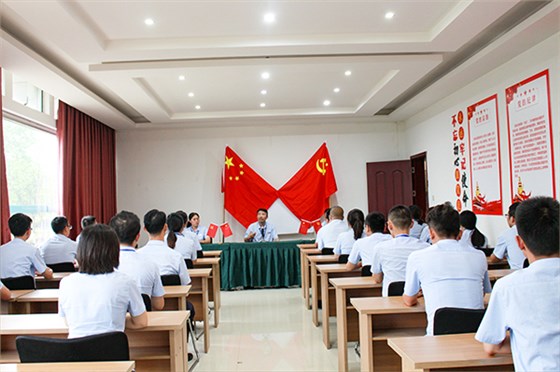 麥克威慶祝國(guó)慶節(jié) 麥克威慶祝國(guó)慶節(jié)