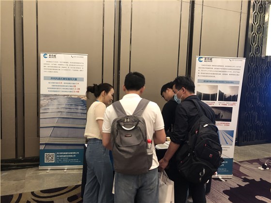 麥克威展會現場為參會人員講解3