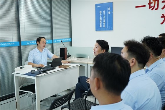 麥克威銷售總經(jīng)理朱總發(fā)言 麥克威銷售總經(jīng)理朱總發(fā)言