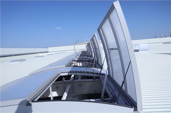 山西圓拱型電動(dòng)采光排煙天窗（上開式）