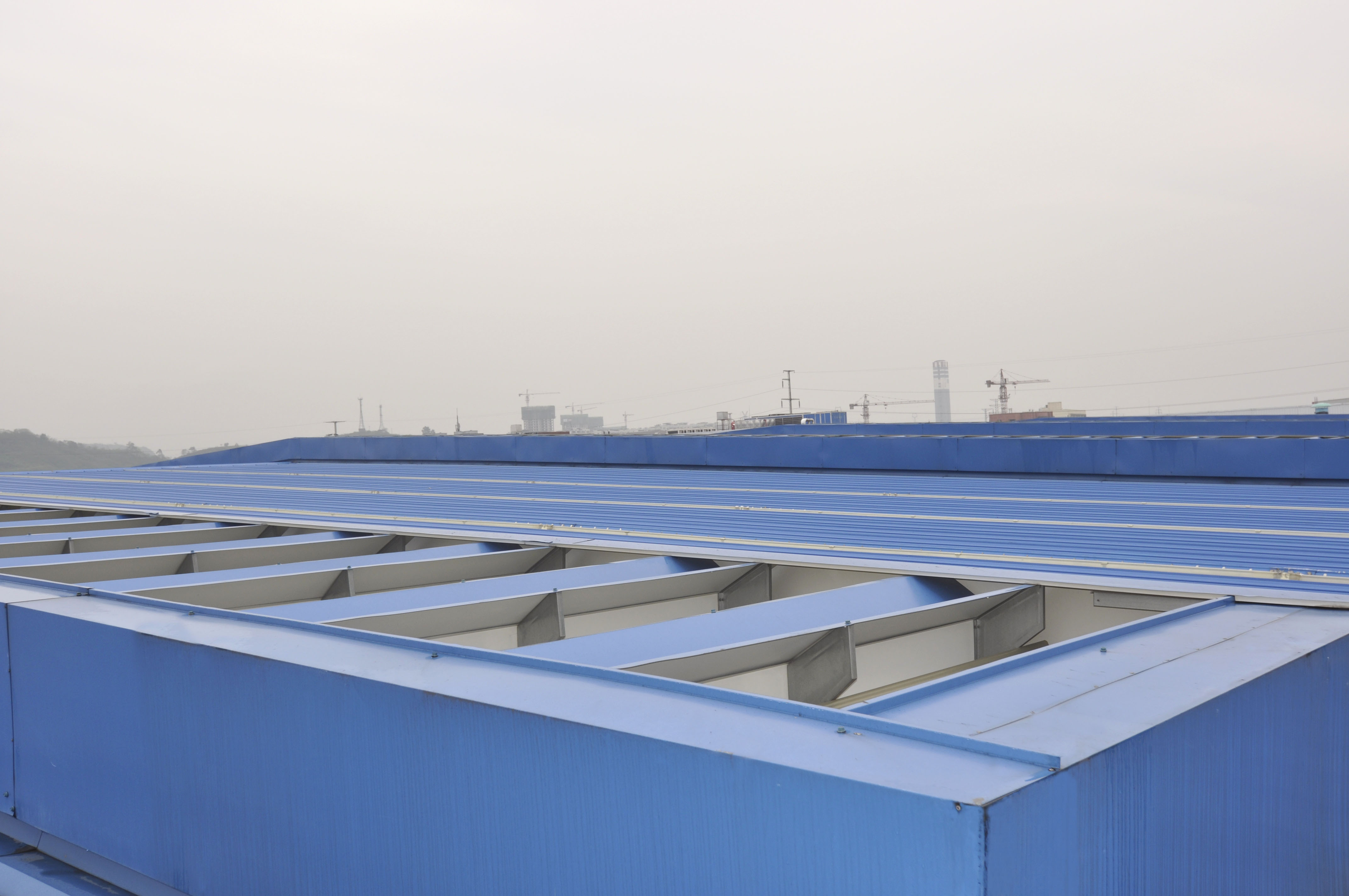 間隔風道屋脊通風氣樓(啟閉式) 間隔風道屋脊通風氣樓(啟閉式)