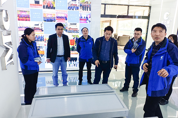 恒大新能源汽車參觀麥克威三角型電動采光天窗 恒大新能源汽車參觀麥克威三角型電動采光天窗