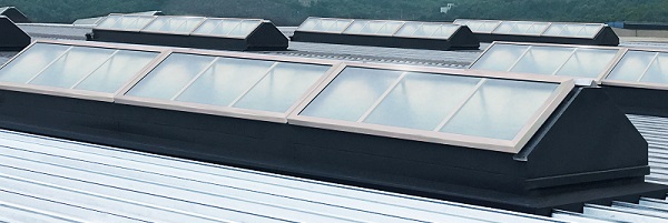 三角形電動采光排煙天窗(下開式) 三角形電動采光排煙天窗(下開式)