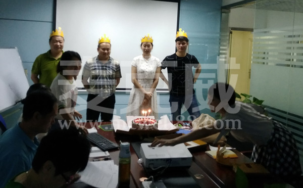 麥克威通風為員工舉辦生日派對3 麥克威通風為員工舉辦生日派對3